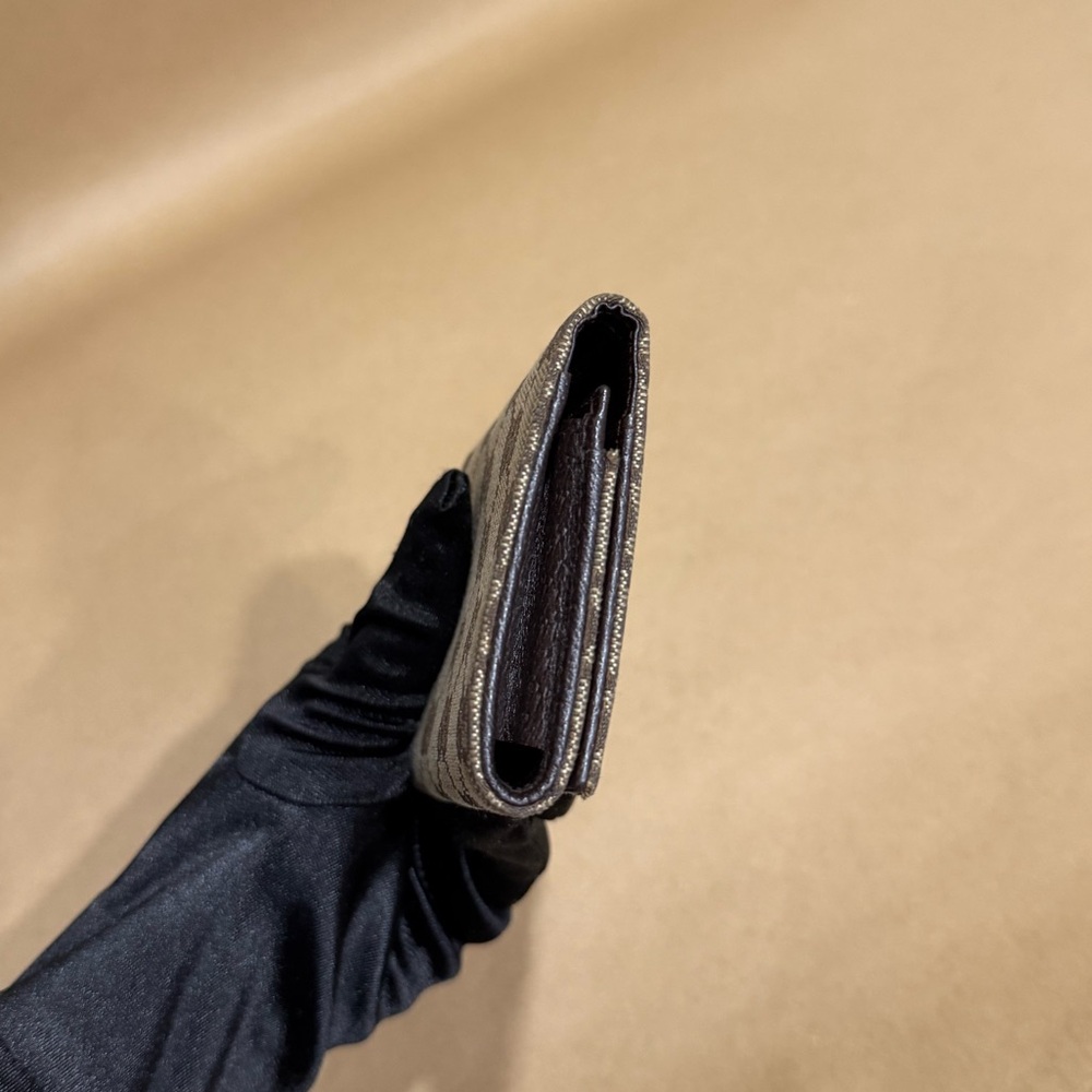 Gucci Monogram Card Holder - Picture 6 of 10